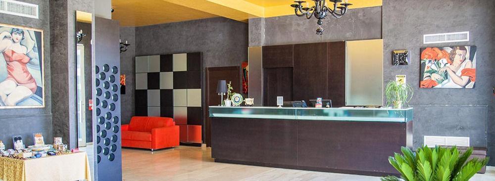 Hotel Pacla อาโวลา ภายนอก รูปภาพ