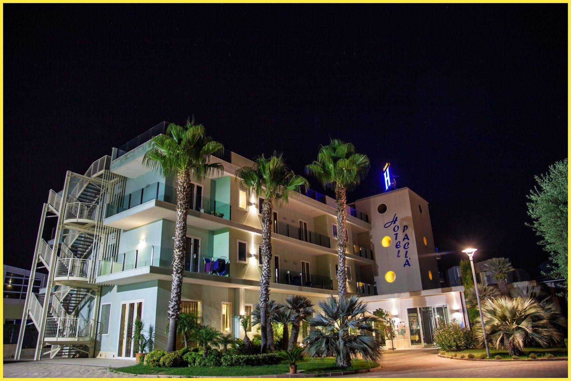 Hotel Pacla อาโวลา ภายนอก รูปภาพ