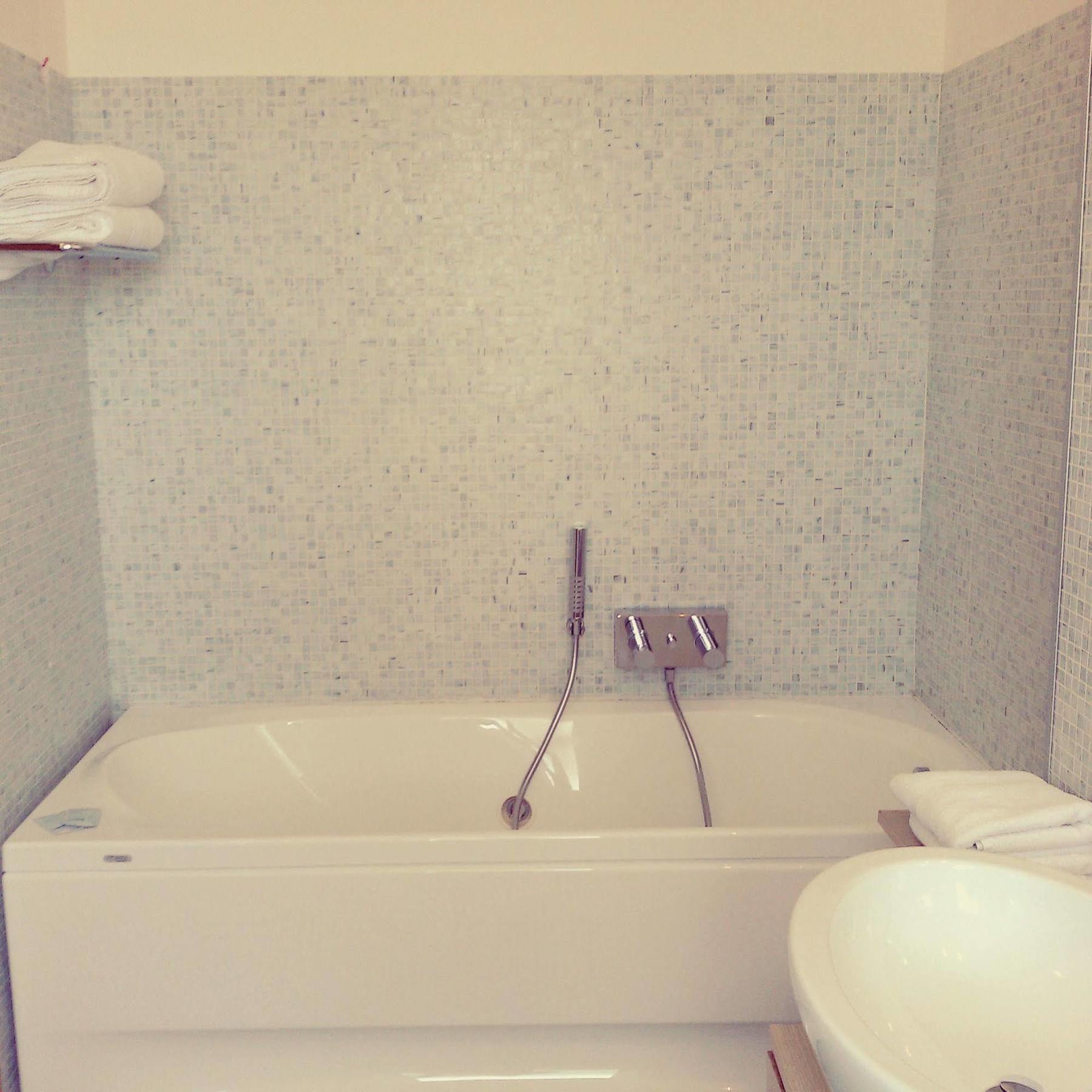 Hotel Pacla อาโวลา ภายนอก รูปภาพ