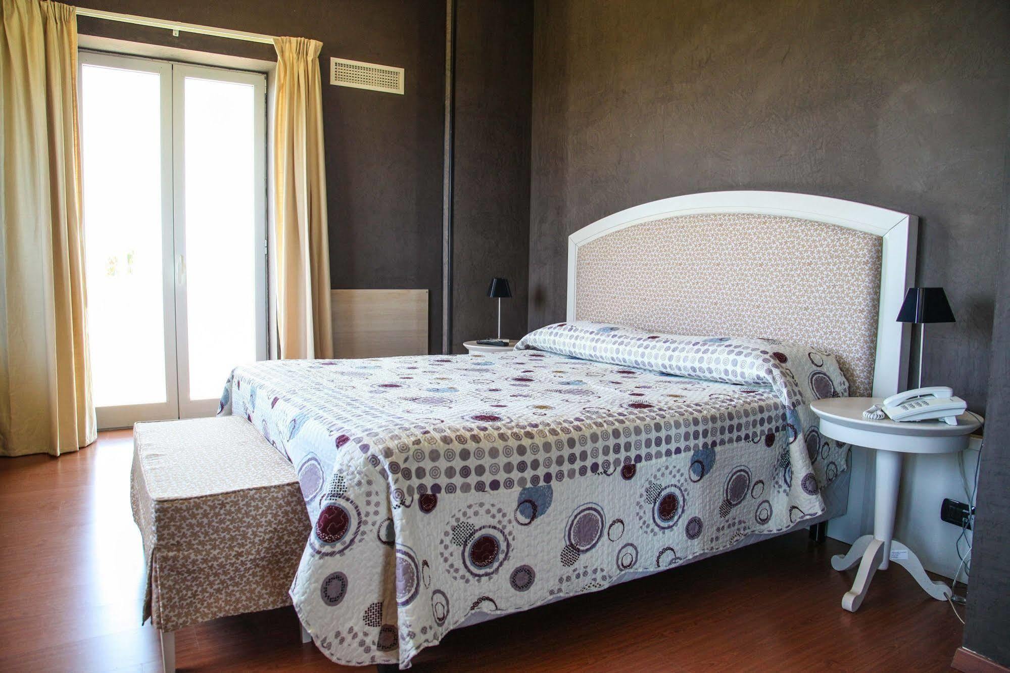 Hotel Pacla อาโวลา ภายนอก รูปภาพ