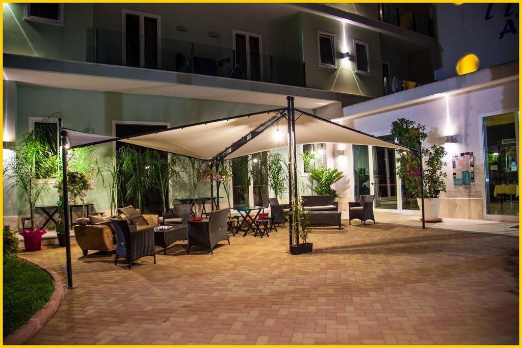 Hotel Pacla อาโวลา ภายนอก รูปภาพ